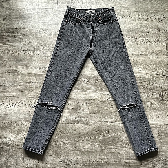 Levi’s Distressed Denim - Picture 2 of 4